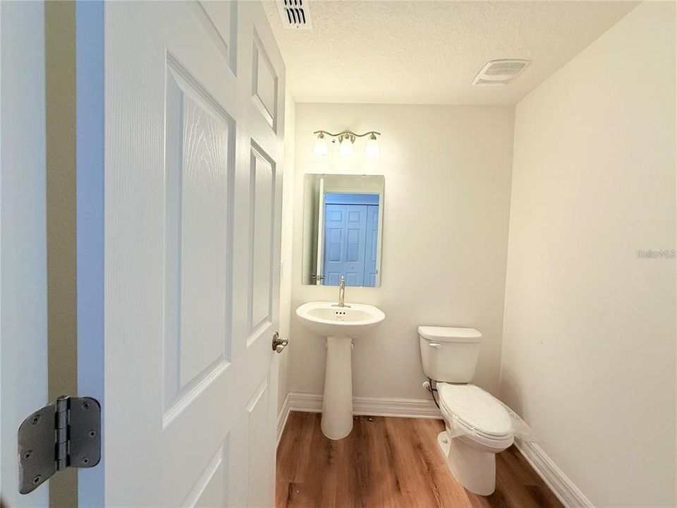 For Rent: $2,150 (3 beds, 2 baths, 1414 Square Feet)