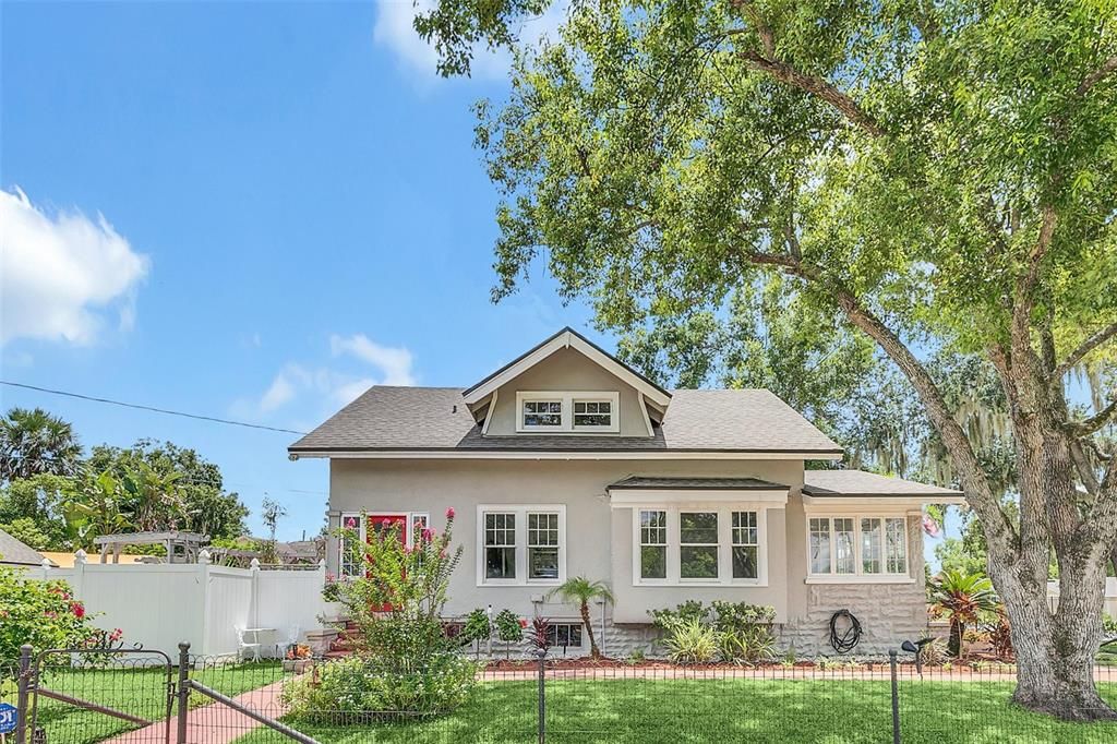 合同活跃: $450,000 (5 贝兹, 3 浴室, 2400 平方英尺)