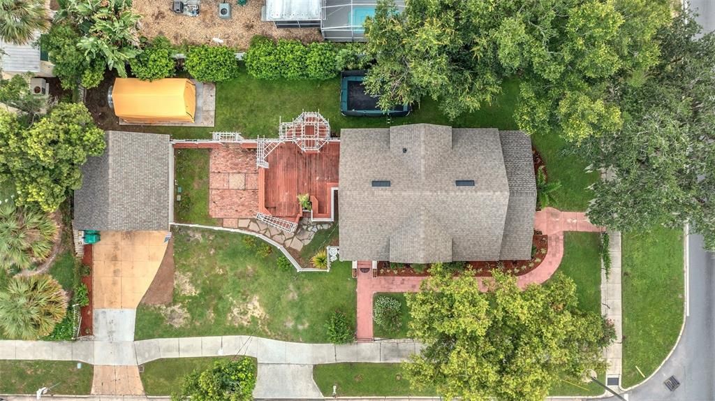 合同活跃: $450,000 (5 贝兹, 3 浴室, 2400 平方英尺)