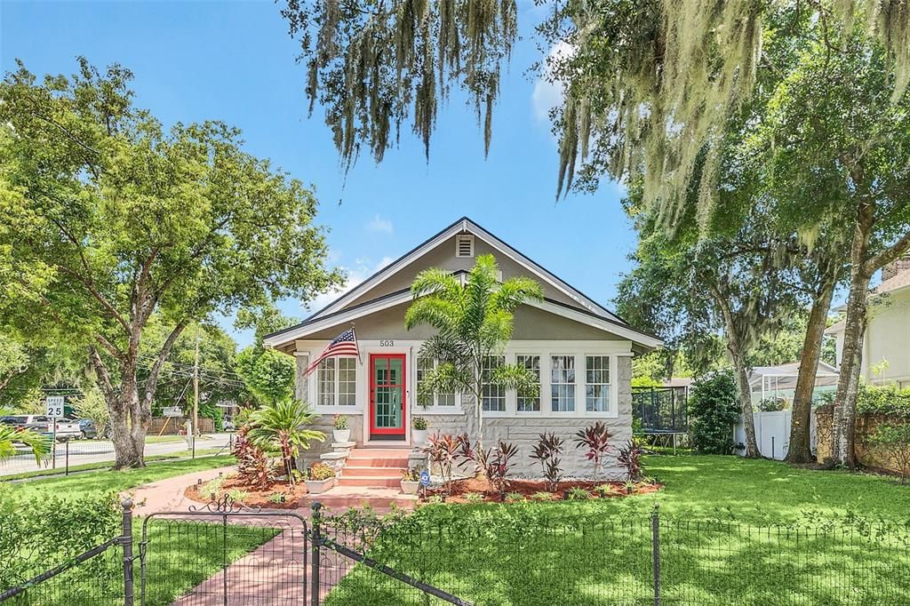 合同活跃: $450,000 (5 贝兹, 3 浴室, 2400 平方英尺)