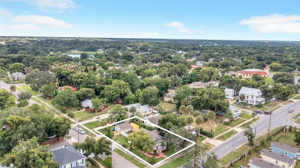 合同活跃: $450,000 (5 贝兹, 3 浴室, 2400 平方英尺)