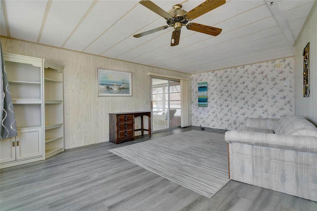 For Sale: $161,913 (2 beds, 2 baths, 1056 Square Feet)