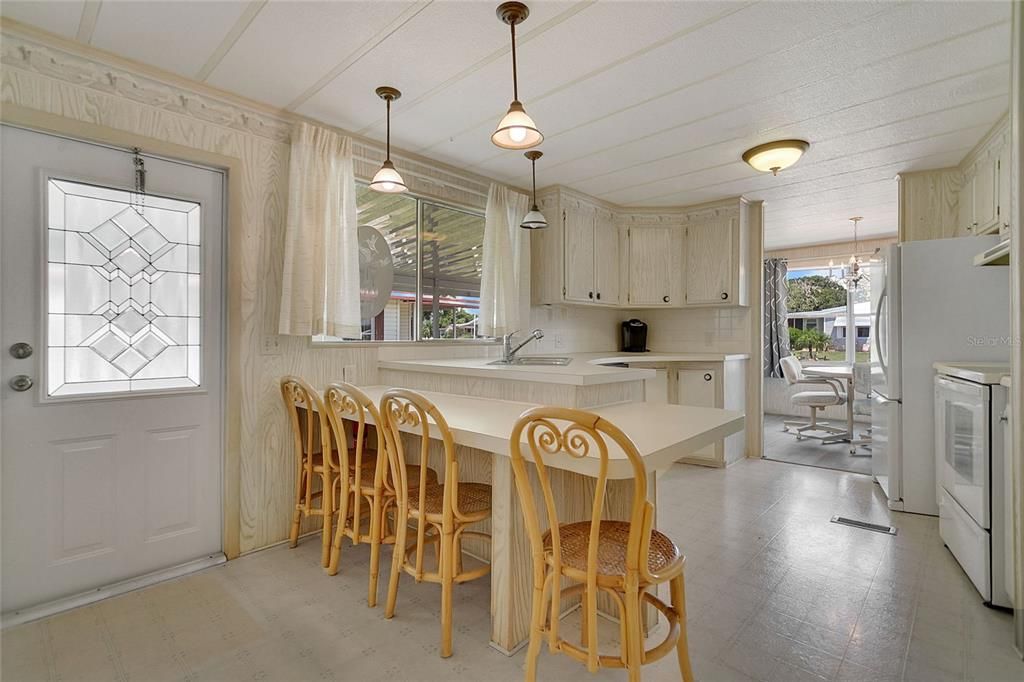 For Sale: $161,913 (2 beds, 2 baths, 1056 Square Feet)