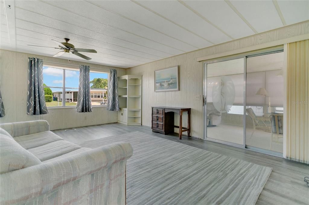 For Sale: $161,913 (2 beds, 2 baths, 1056 Square Feet)