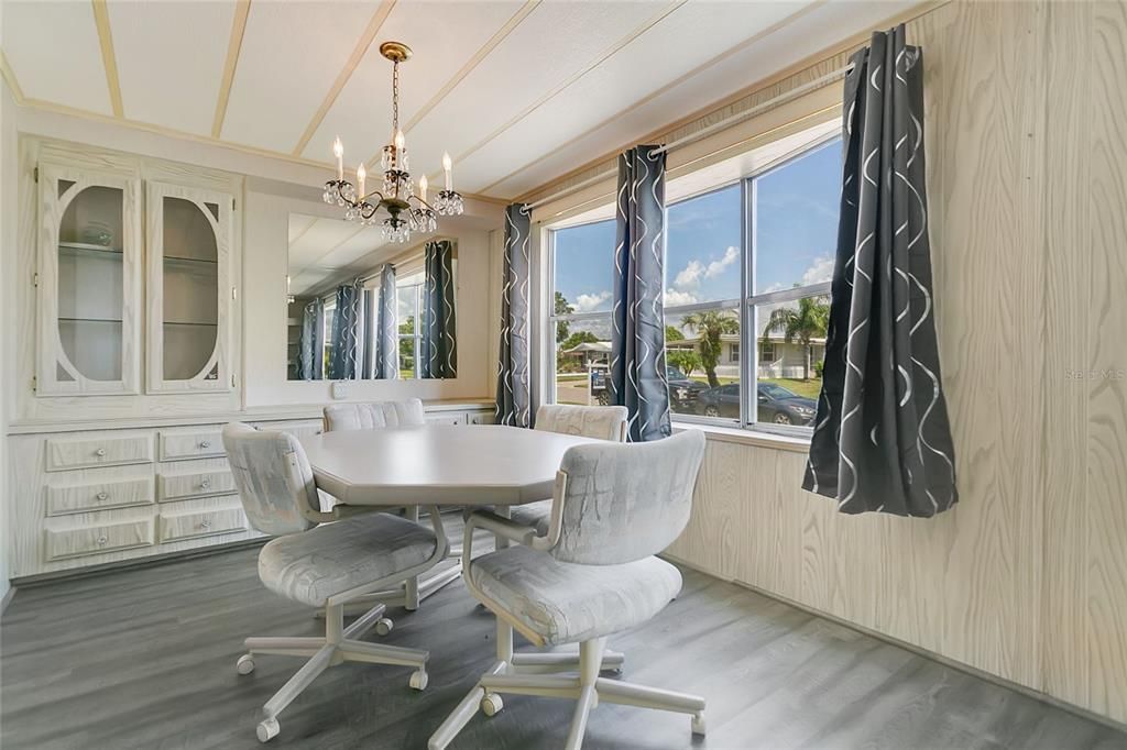 For Sale: $161,913 (2 beds, 2 baths, 1056 Square Feet)