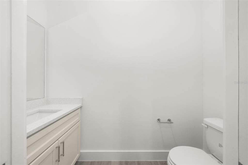 Activo con contrato: $439,900 (4 camas, 2 baños, 2124 Pies cuadrados)