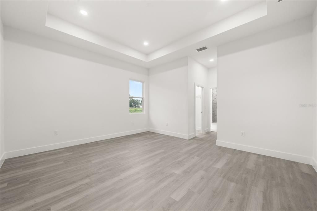 Activo con contrato: $439,900 (4 camas, 2 baños, 2124 Pies cuadrados)