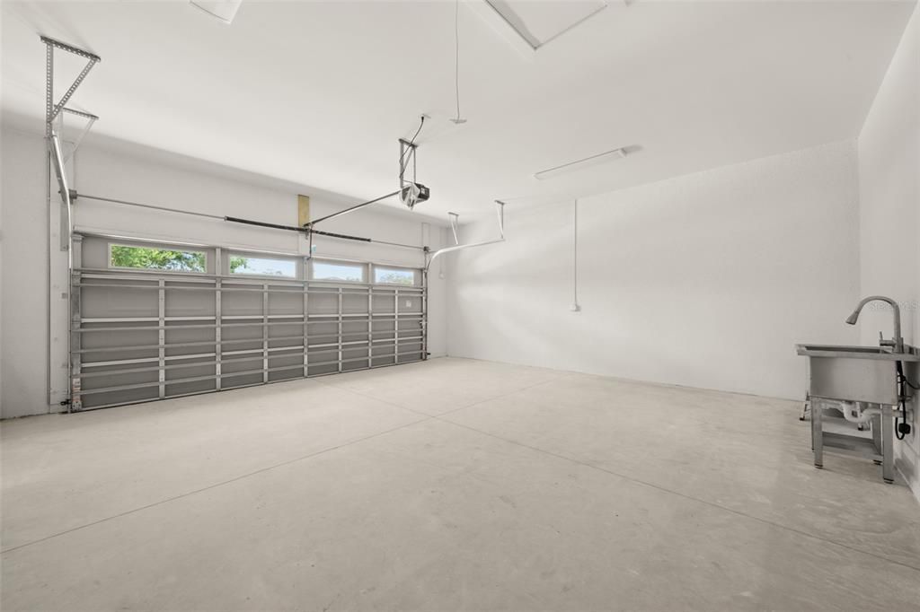 Activo con contrato: $439,900 (4 camas, 2 baños, 2124 Pies cuadrados)