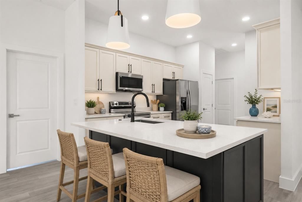 Activo con contrato: $439,900 (4 camas, 2 baños, 2124 Pies cuadrados)