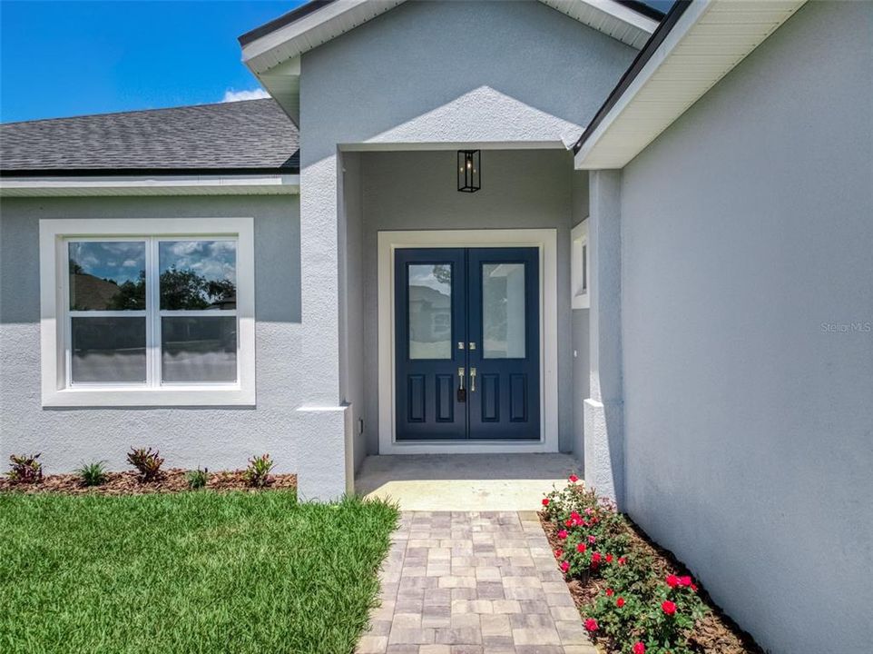 Activo con contrato: $439,900 (4 camas, 2 baños, 2124 Pies cuadrados)