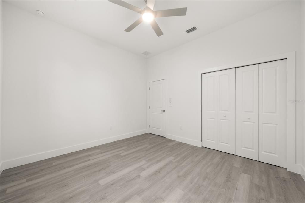 Activo con contrato: $439,900 (4 camas, 2 baños, 2124 Pies cuadrados)