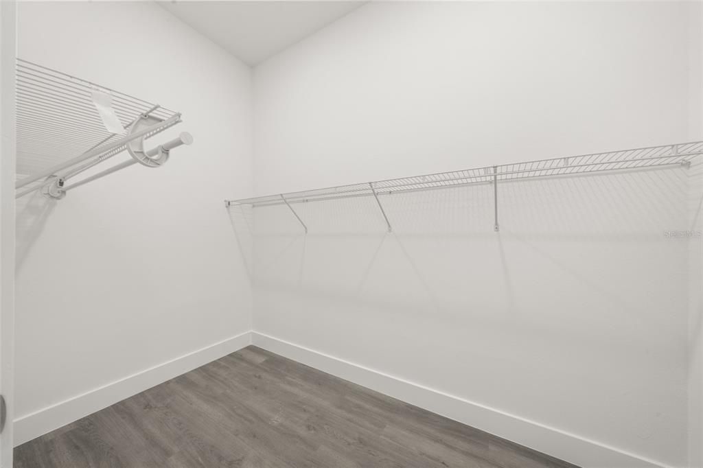 Activo con contrato: $439,900 (4 camas, 2 baños, 2124 Pies cuadrados)