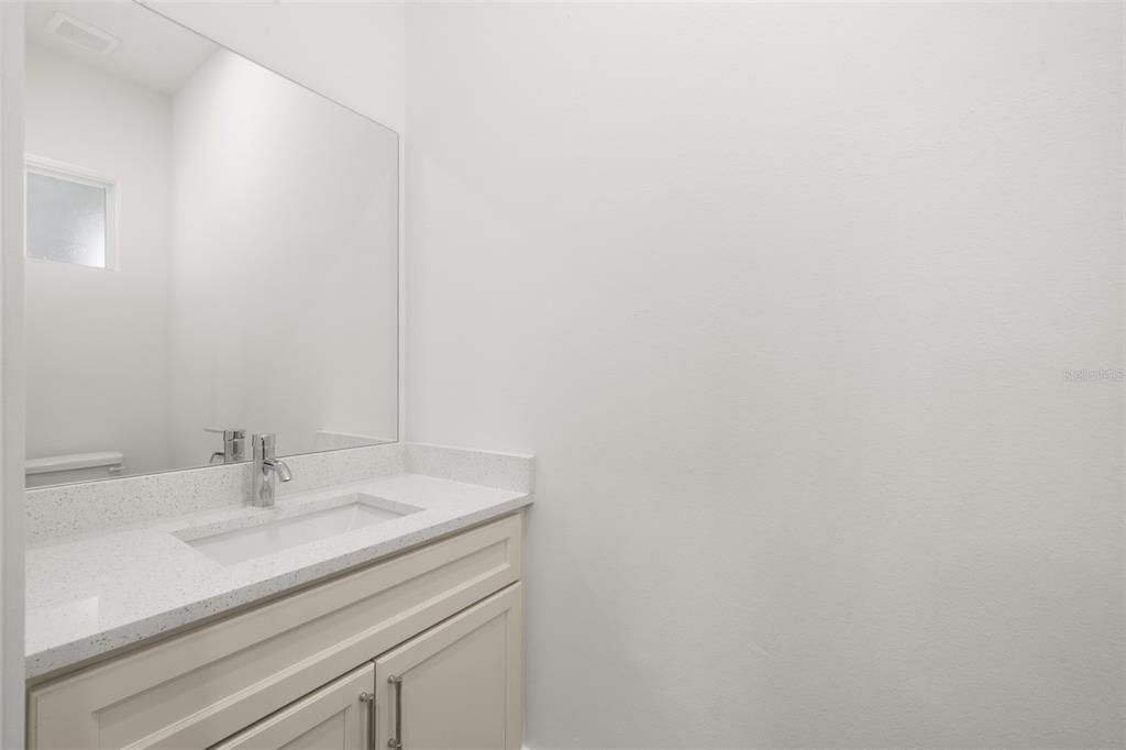 Activo con contrato: $439,900 (4 camas, 2 baños, 2124 Pies cuadrados)