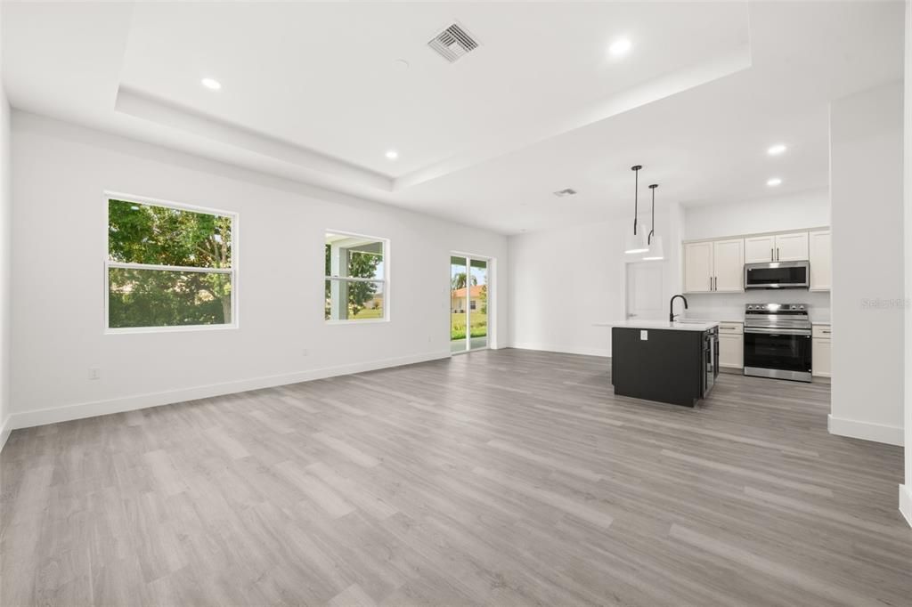 Activo con contrato: $439,900 (4 camas, 2 baños, 2124 Pies cuadrados)