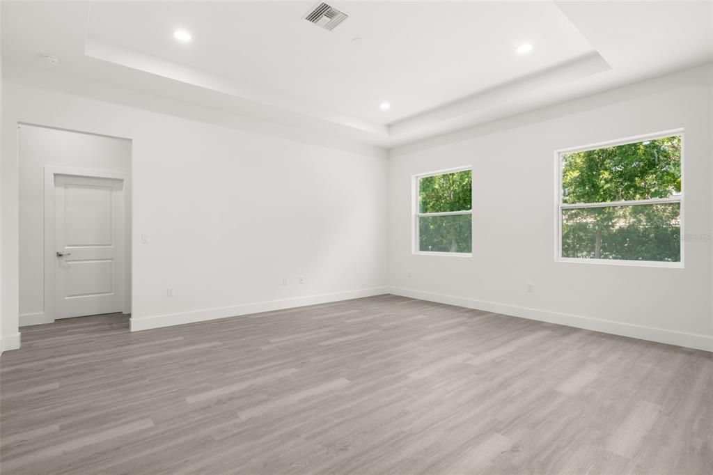Activo con contrato: $439,900 (4 camas, 2 baños, 2124 Pies cuadrados)