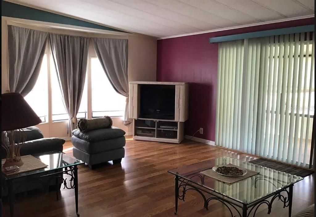 В аренду: $1,650 (2 спален, 2 ванн, 1227 Квадратных фут)