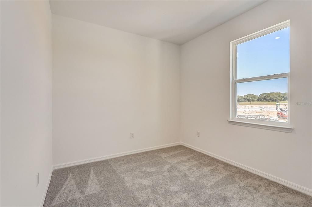 合同活跃: $265,410 (3 贝兹, 2 浴室, 1350 平方英尺)