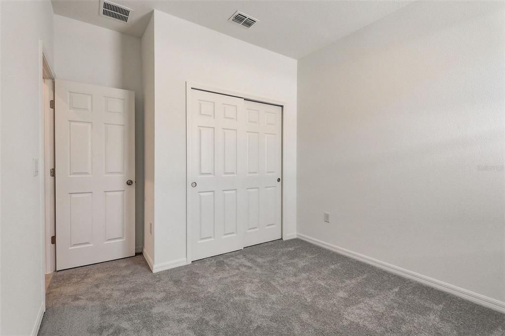 合同活跃: $265,410 (3 贝兹, 2 浴室, 1350 平方英尺)