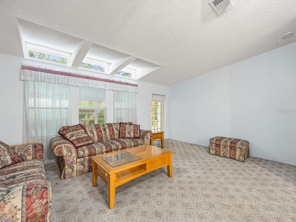 Activo con contrato: $185,000 (3 camas, 2 baños, 1296 Pies cuadrados)