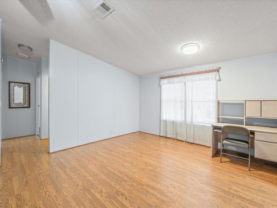 Activo con contrato: $185,000 (3 camas, 2 baños, 1296 Pies cuadrados)