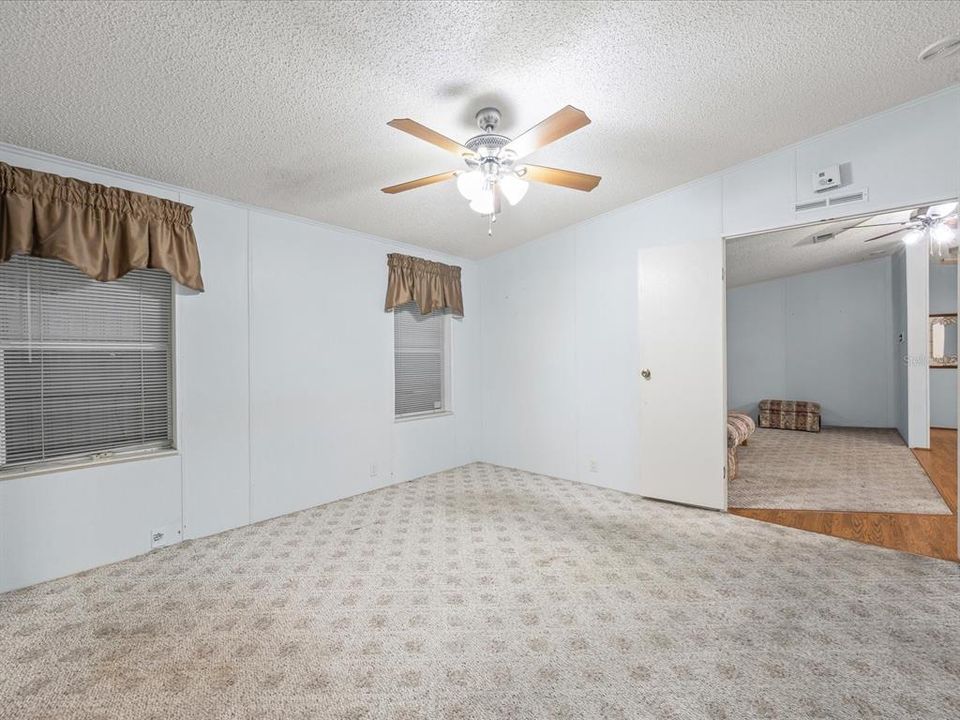 Activo con contrato: $185,000 (3 camas, 2 baños, 1296 Pies cuadrados)