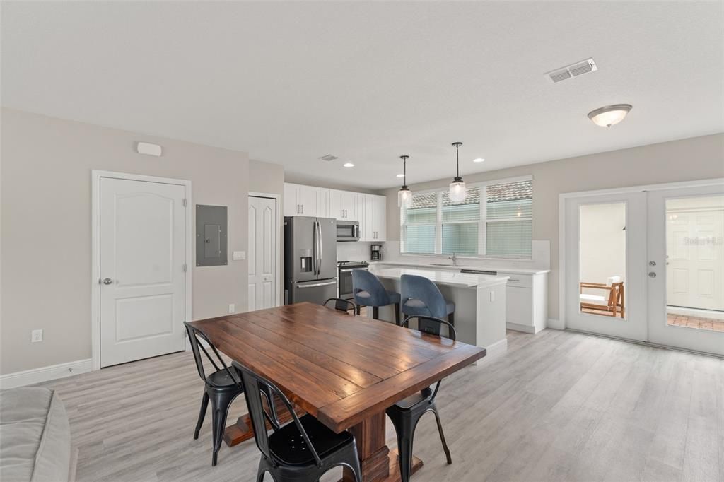 Activo con contrato: $299,500 (3 camas, 2 baños, 1584 Pies cuadrados)