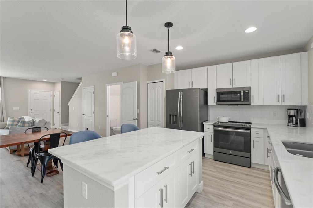 Activo con contrato: $299,500 (3 camas, 2 baños, 1584 Pies cuadrados)