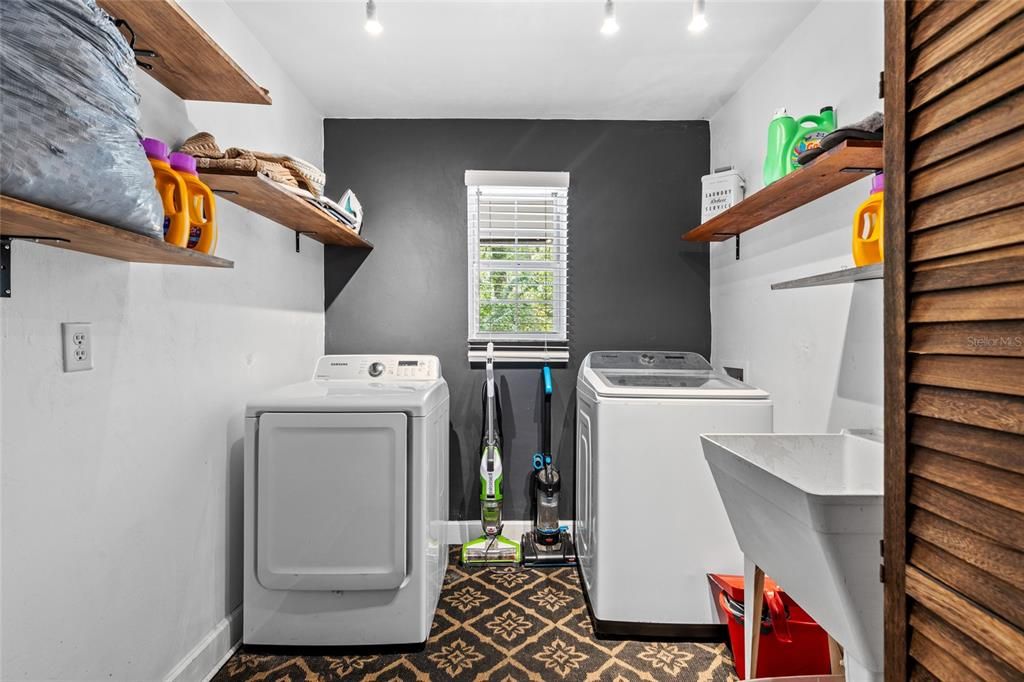 For Sale: $449,000 (3 beds, 2 baths, 2047 Square Feet)