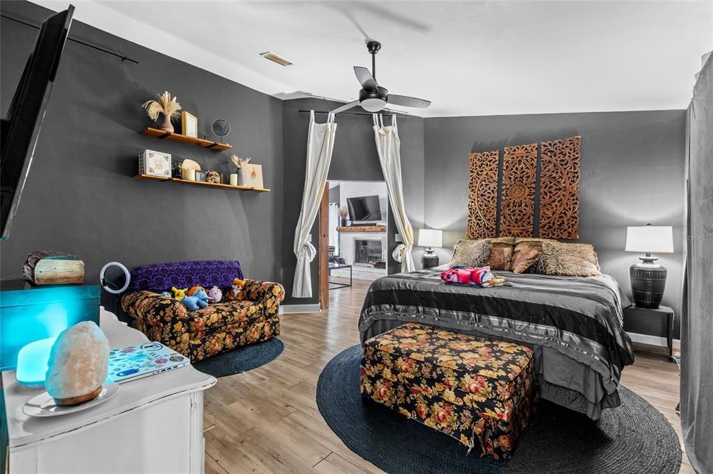 For Sale: $449,000 (3 beds, 2 baths, 2047 Square Feet)