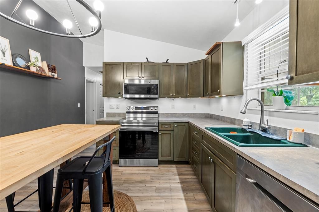 For Sale: $449,000 (3 beds, 2 baths, 2047 Square Feet)