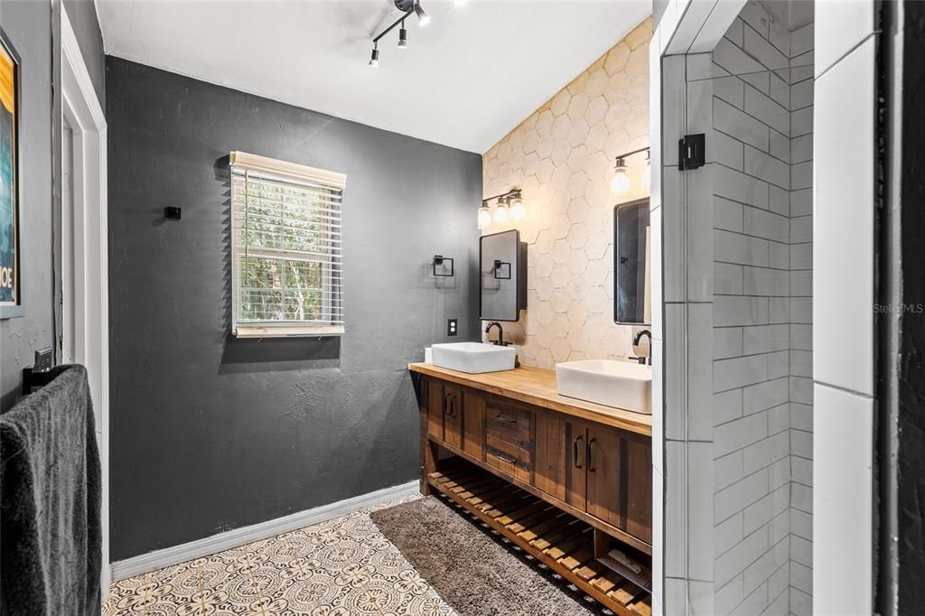 For Sale: $449,000 (3 beds, 2 baths, 2047 Square Feet)