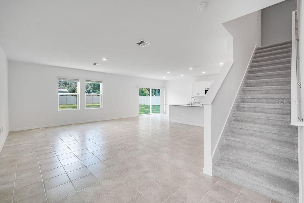 合同活跃: $349,999 (4 贝兹, 2 浴室, 2271 平方英尺)