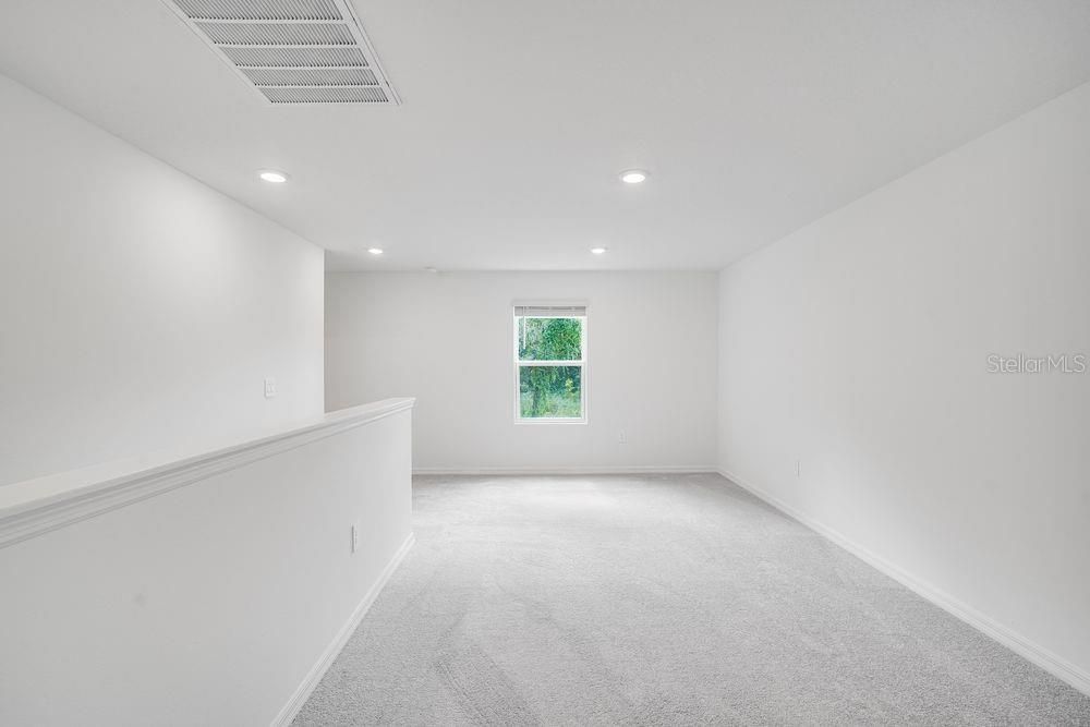 合同活跃: $349,999 (4 贝兹, 2 浴室, 2271 平方英尺)