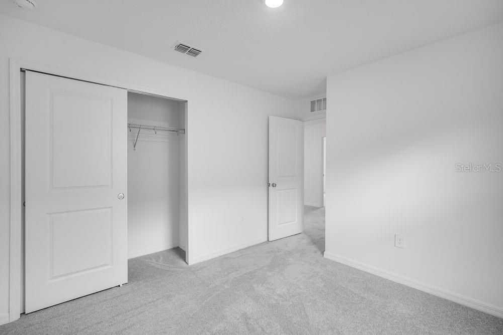 合同活跃: $349,999 (4 贝兹, 2 浴室, 2271 平方英尺)