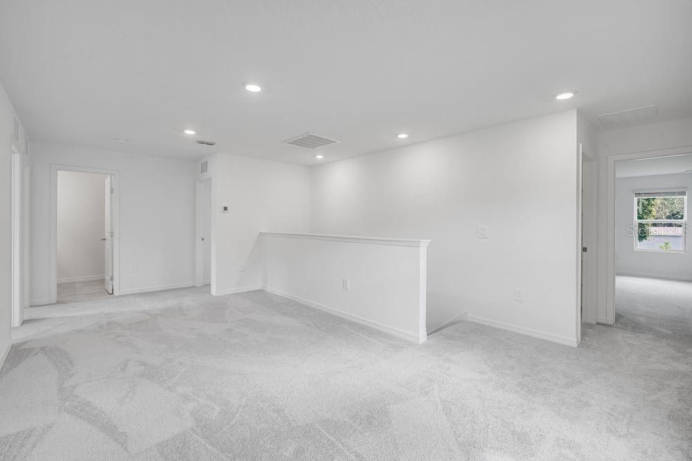 合同活跃: $349,999 (4 贝兹, 2 浴室, 2271 平方英尺)