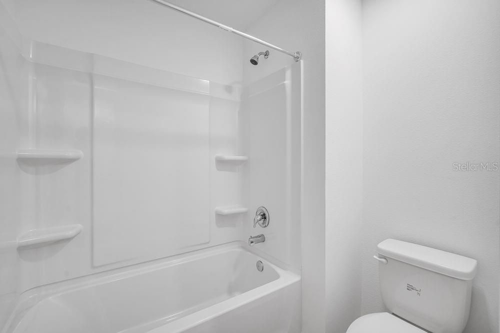 合同活跃: $349,999 (4 贝兹, 2 浴室, 2271 平方英尺)