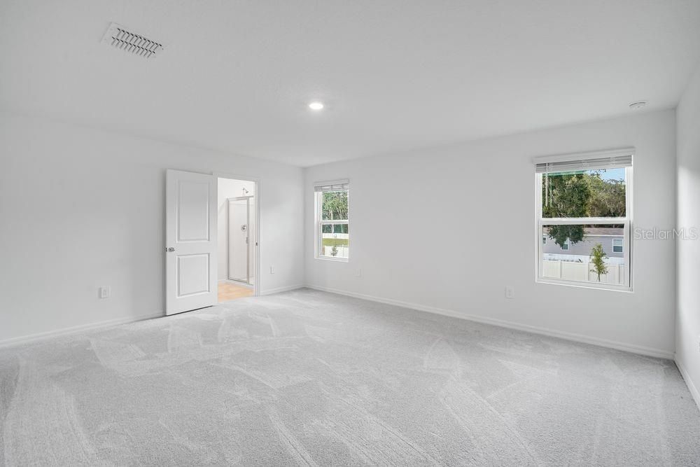 合同活跃: $349,999 (4 贝兹, 2 浴室, 2271 平方英尺)