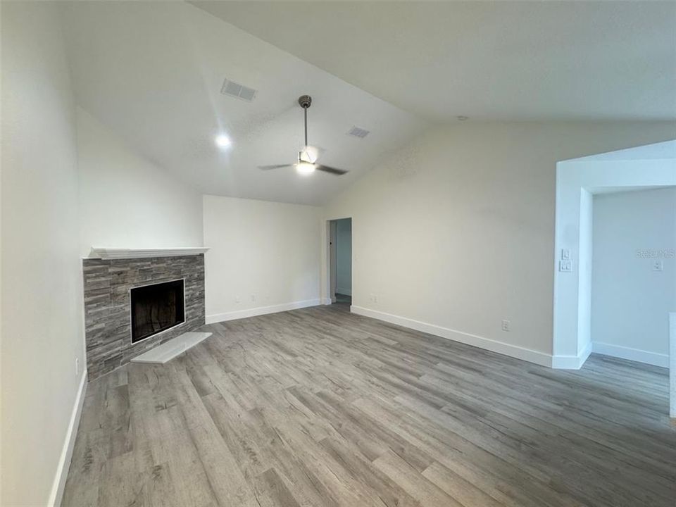 For Rent: $1,795 (2 beds, 1 baths, 1075 Square Feet)