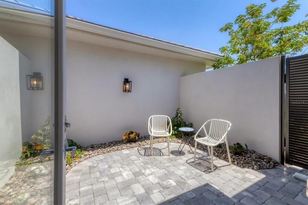 For Sale: $3,300,000 (4 beds, 4 baths, 3944 Square Feet)