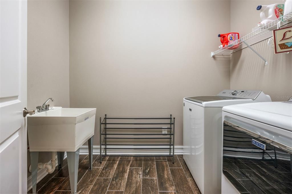 Active With Contract: $900,000 (4 beds, 3 baths, 3802 Square Feet)