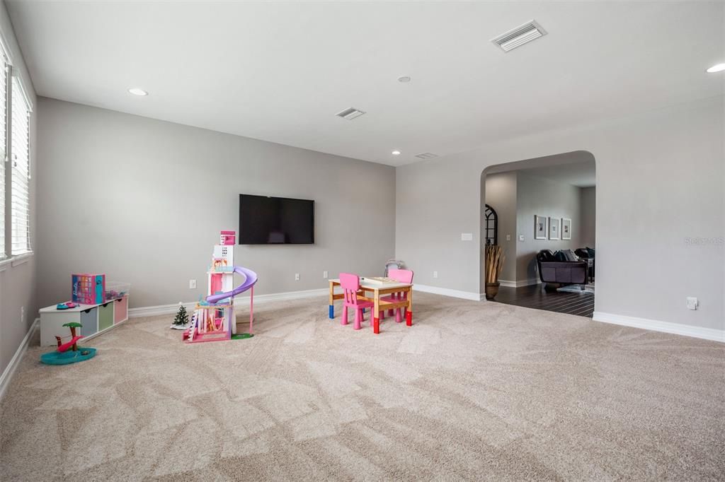 Active With Contract: $900,000 (4 beds, 3 baths, 3802 Square Feet)