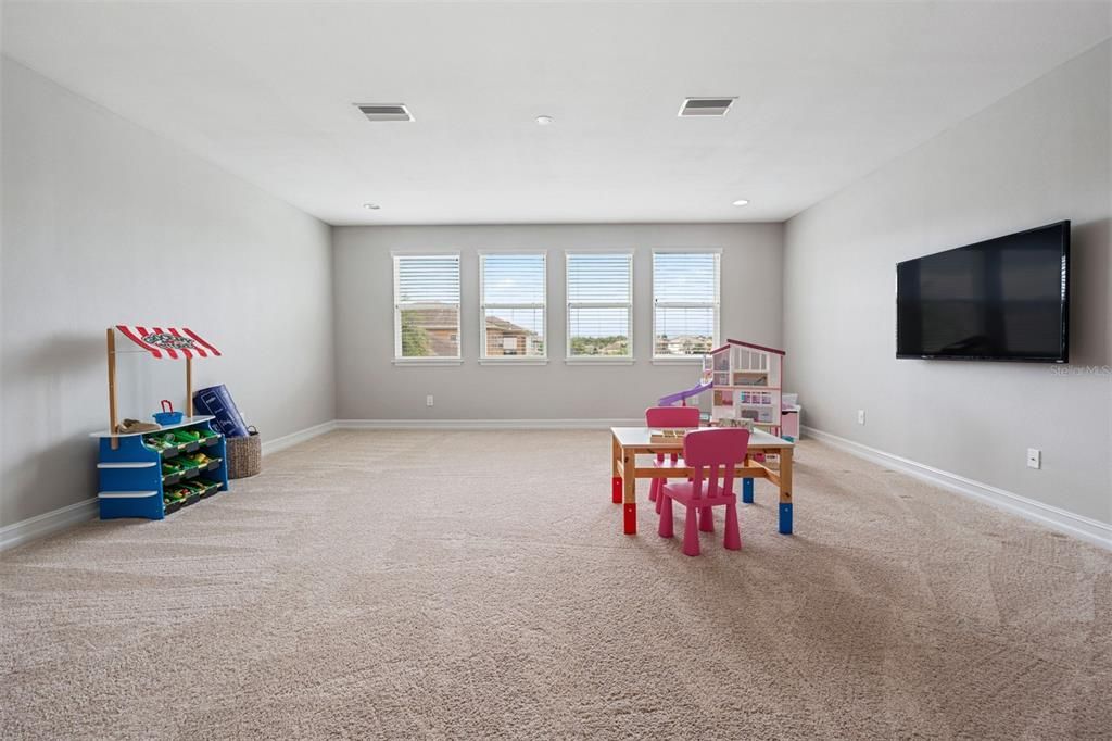 Active With Contract: $900,000 (4 beds, 3 baths, 3802 Square Feet)