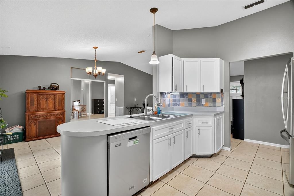 For Sale: $340,000 (3 beds, 2 baths, 2076 Square Feet)