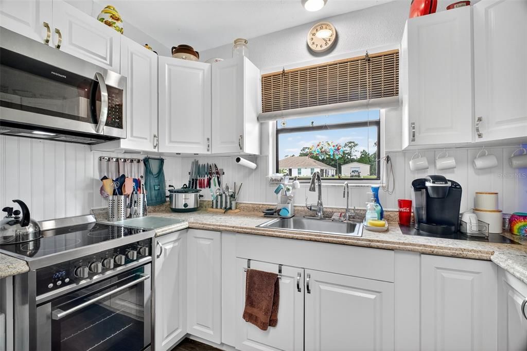 For Sale: $340,000 (3 beds, 2 baths, 2076 Square Feet)