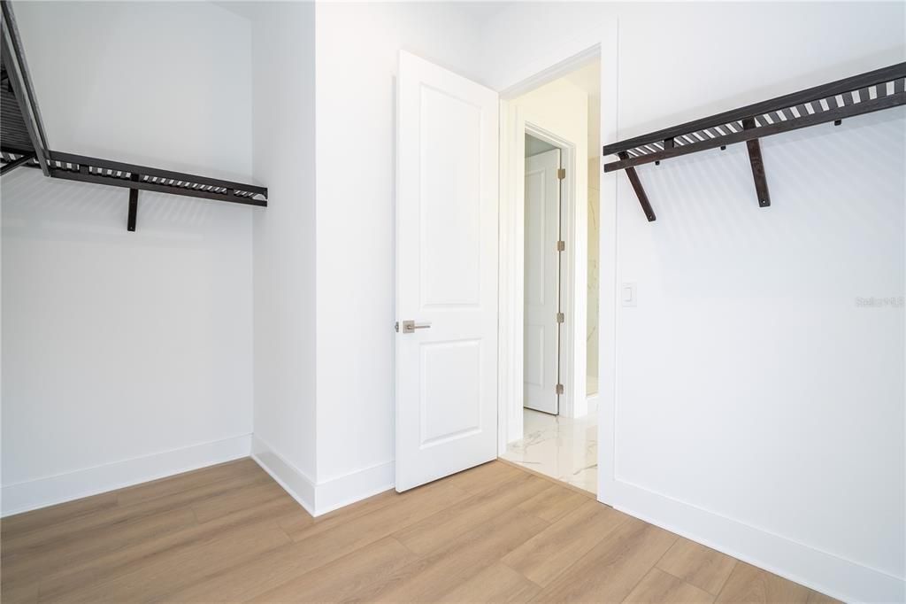 出租: $18,000 (5 贝兹, 5 浴室, 5855 平方英尺)