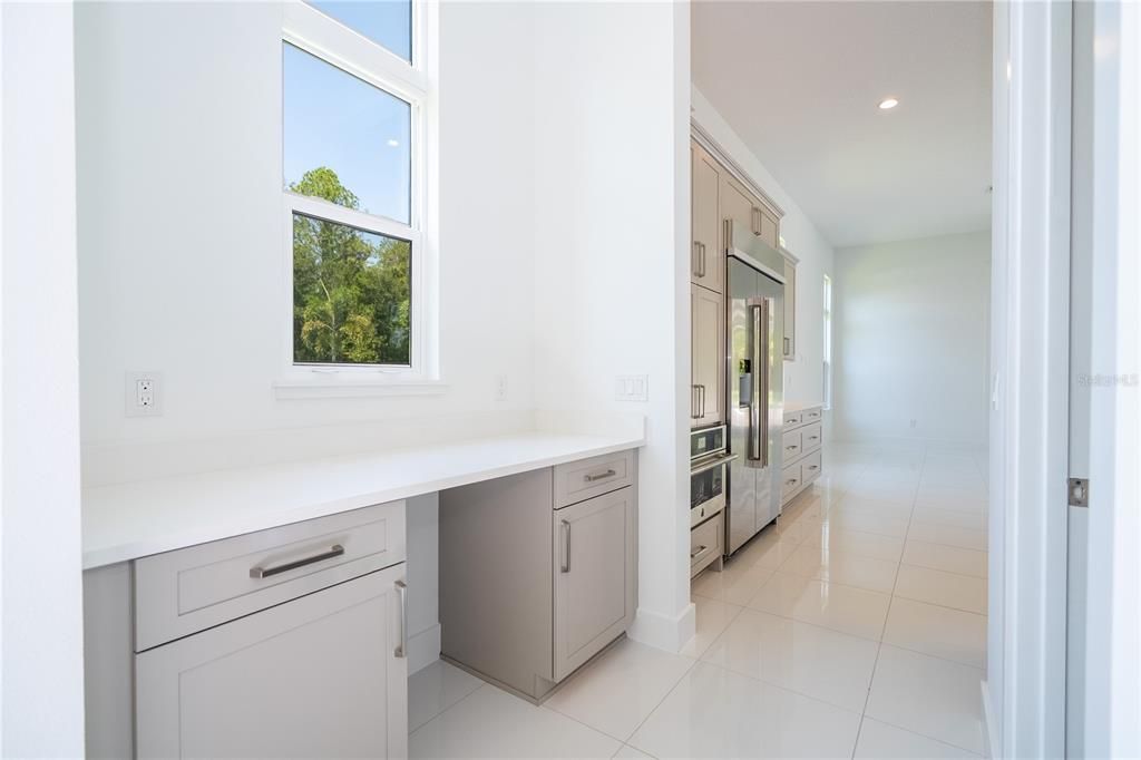 出租: $18,000 (5 贝兹, 5 浴室, 5855 平方英尺)