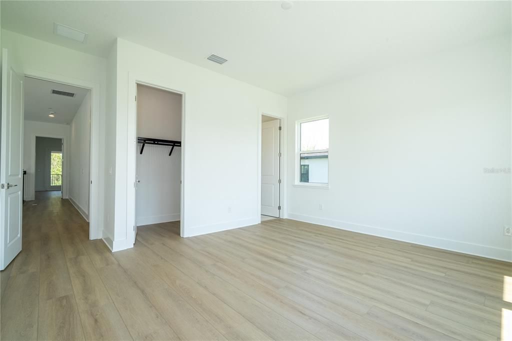 出租: $18,000 (5 贝兹, 5 浴室, 5855 平方英尺)