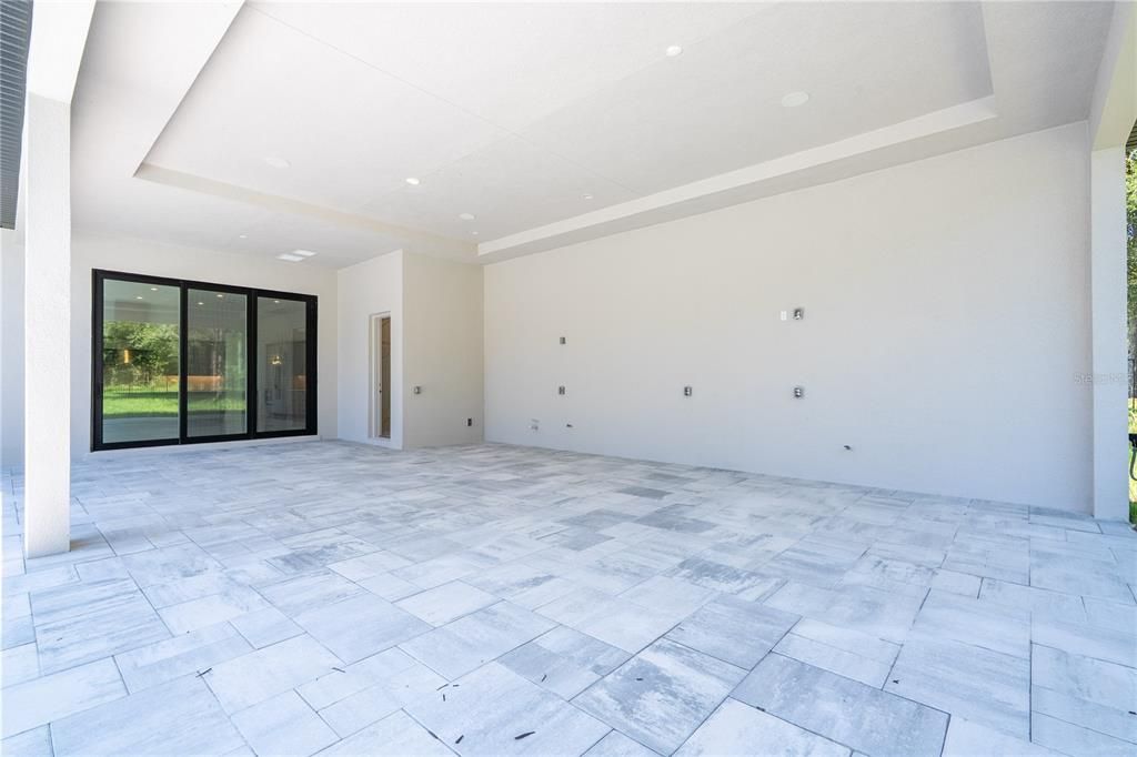 出租: $18,000 (5 贝兹, 5 浴室, 5855 平方英尺)