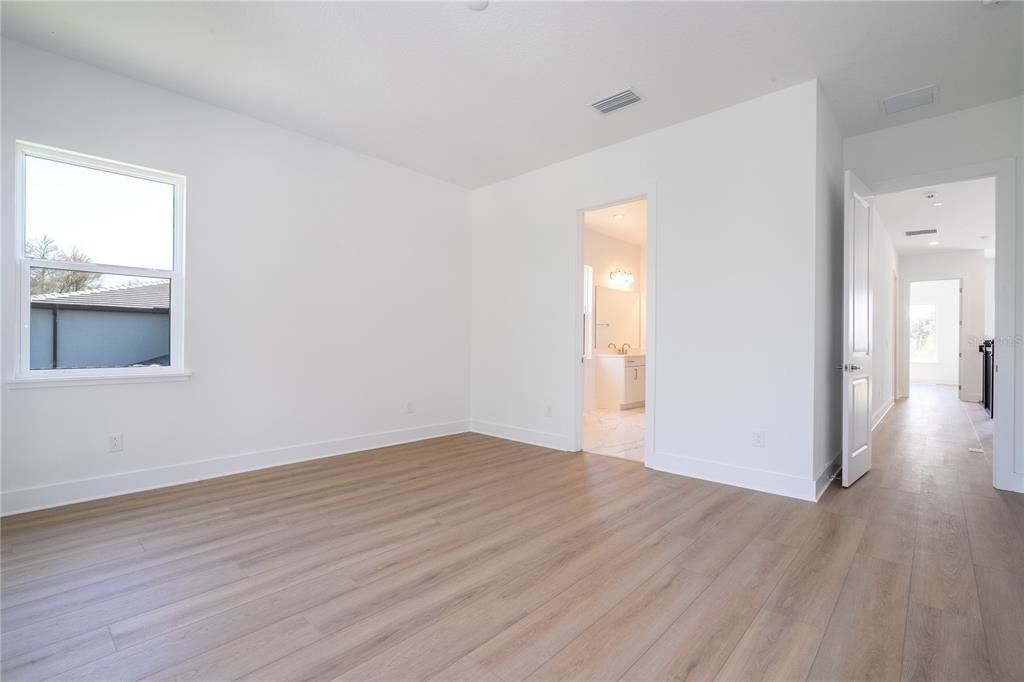 出租: $18,000 (5 贝兹, 5 浴室, 5855 平方英尺)