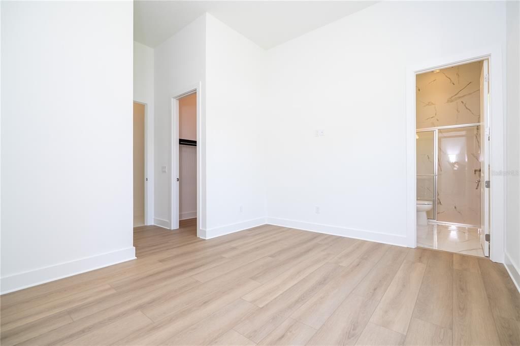 出租: $18,000 (5 贝兹, 5 浴室, 5855 平方英尺)